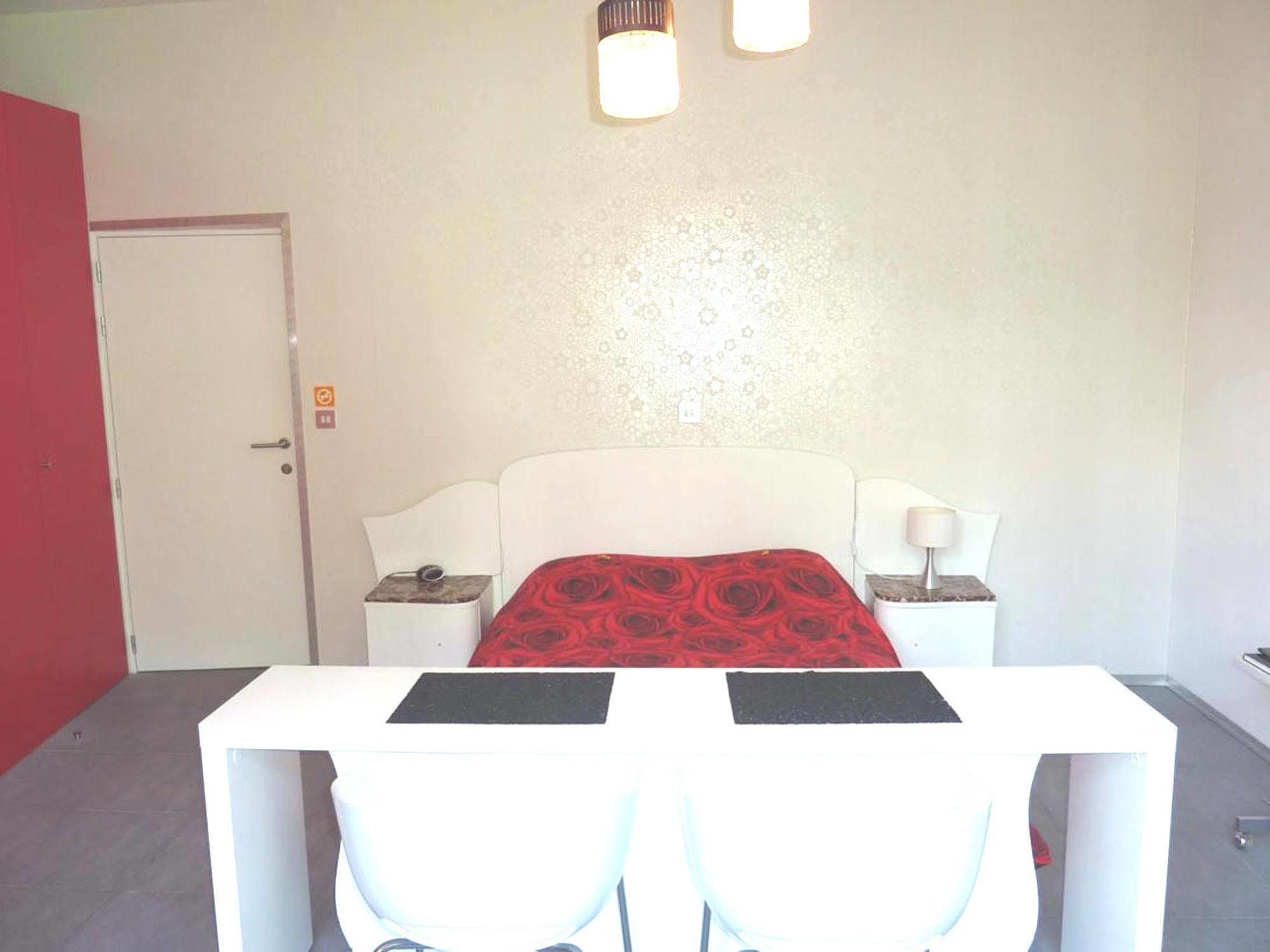 Plant Based B&B Central ברוז' מראה חיצוני תמונה